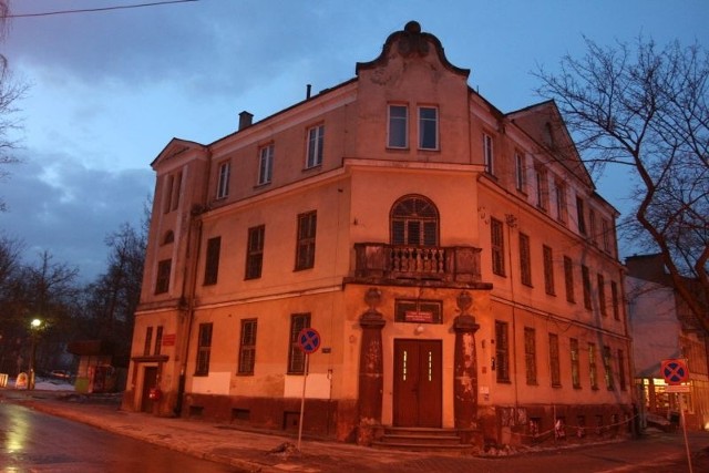 Na sprzedaż jest przeznaczony budynek przy ulicy Staszica, z którego wyprowadzi się Policyjna Izba Dziecka w Kielcach. 