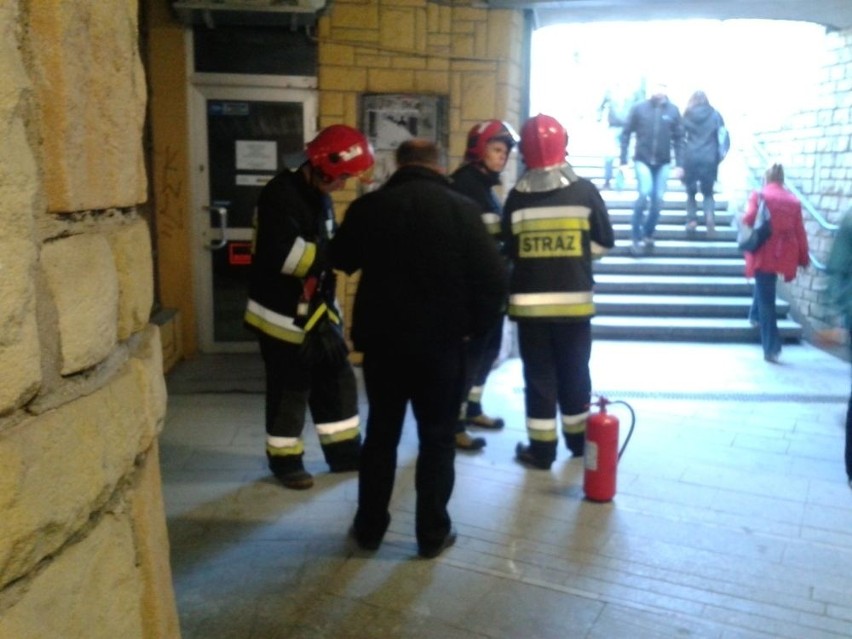 Pożar skrzynki energetycznej na pl. Jana Pawła II. Nie działały światła [FOTO]