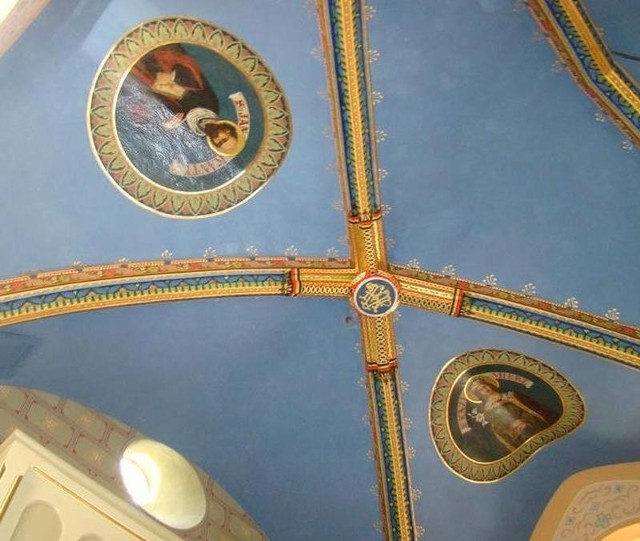 W ramach prac renowacyjnych na sklepieniu odtworzono malowidła świętych, wśród nich św. Wojciecha, patrona Polski, św. Stanisława i św. Jana Kantego