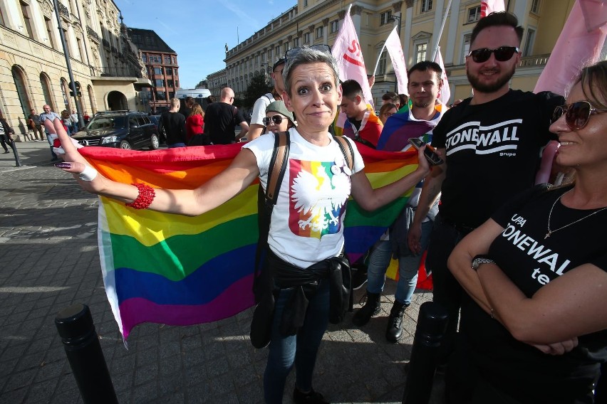 Do akcji konkretną szkołę może zgłosić ciało pedagogiczne,...