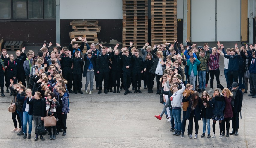Uczniowie ZSI w Słupsku uformowali żywą liczbę Pi [zdjęcia, wideo]