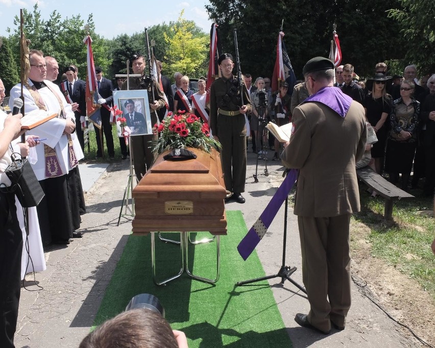 Na cmentarzu w Grębałowie odbył się pogrzeb śp. płk. Mieczysława Heroda