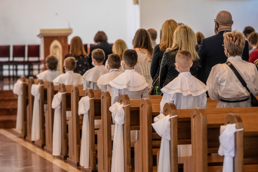 Ile dać dziecku na komunię? Takie pytanie już teraz zadają...