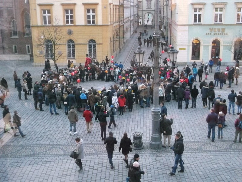 Wrocław: Ogromne serce - walentynka na Rynku (ZDJĘCIA)