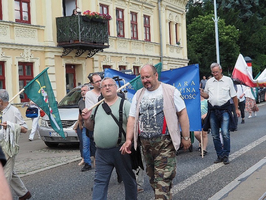 Łódzcy narodowcy przemaszerowali ulicą Piotrkowską