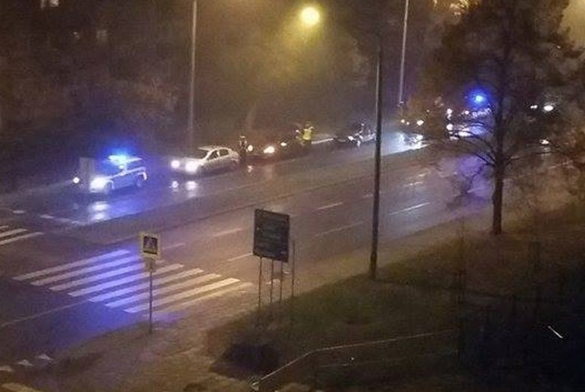 Policyjny pościg za audi na ulicach Radomia, potrącony funkcjonariusz
