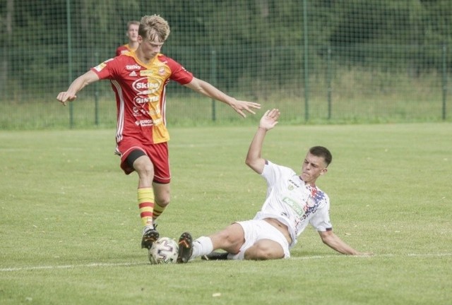 Piłkarze Sparty (białe stroje) udanie rozpoczęli sezon w IV lidze