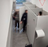 Kamery w toaletach szkolnych w XII Liceum Ogólnokształcącym w Poznaniu. "Widać na nich wnętrze kabin oraz osoby z nich korzystające"