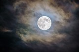 Ta pełnia Księżyca w lutym 2023 rozświetli nocne niebo. Kiedy jest "Śnieżny Księżyc"?
