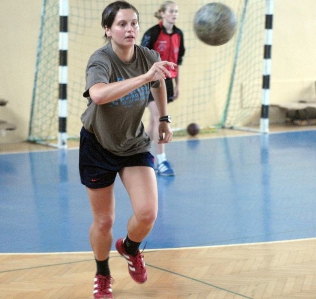 Paulina Muchocka zawsze grała błyskotliwie. Tym razem zeszła boiska z poważną kontuzją nogi.