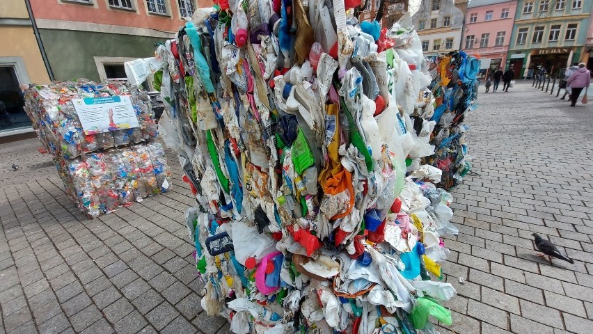 Dziennie na zielonogórskie wysypisko trafia 9 ton plastiku.