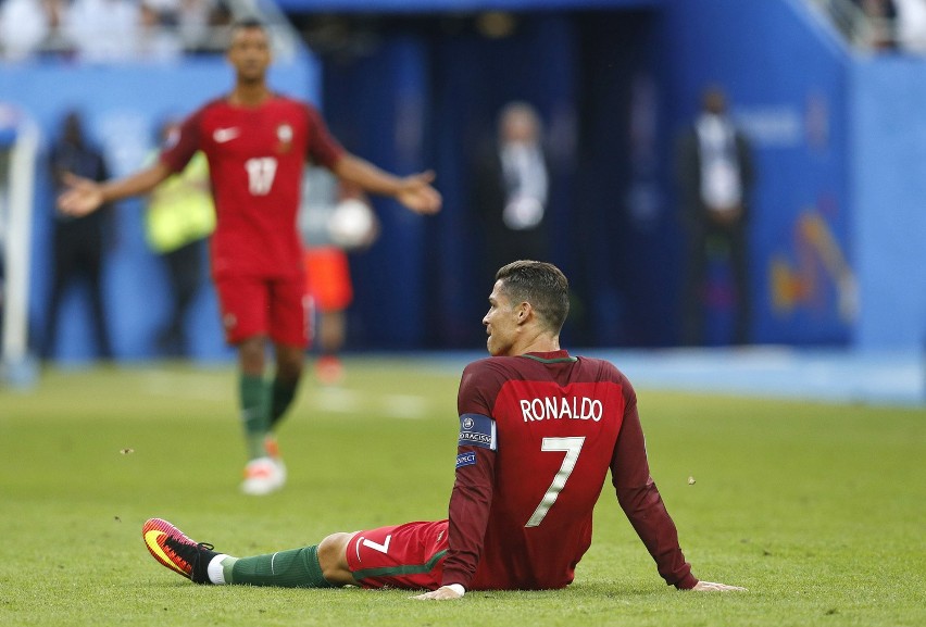 Cristiano Ronaldo doznał kontuzji w finale Euro 2016