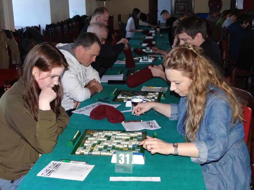 Ponad 60 osób bierze udział w dwudniowym, ogólnopolskim turnieju w scrabble, w sandomierskim zamku
