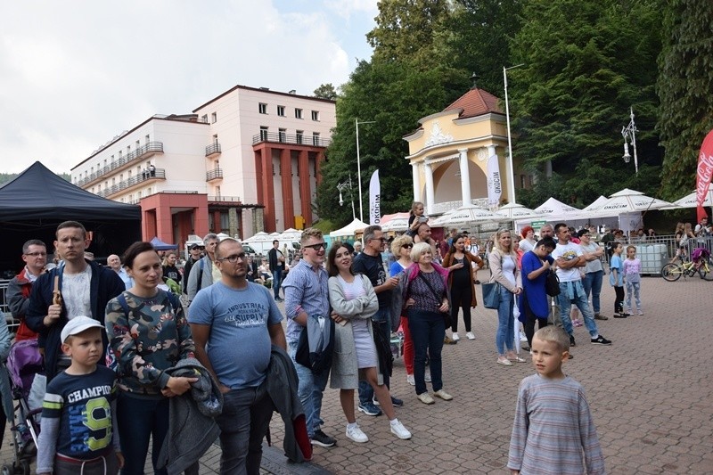 Krynica-Zdrój. Muzyczne powitanie lata otworzył na deptaku Ivan Komarenko [ZOBACZ ZDJĘCIA]