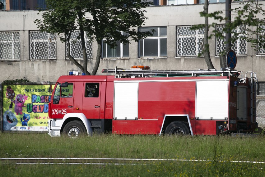 Warszawa: Pożar Warsaw Hub [ZDJĘCIA] [WIDEO] Palił się jeden z najdroższych wieżowców w Warszawie, akcja strażaków w nocy 8/9.06