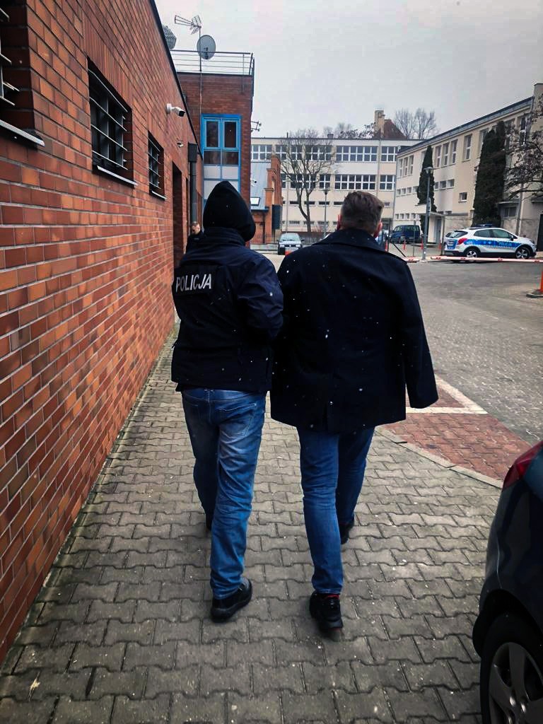 Nierzetelne wystawianie faktur VAT na 14,5 mln zł. Śledztwo gdańskiej policji. Zatrzymano 7 osób