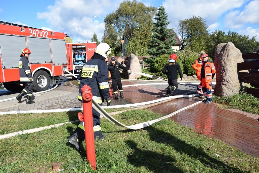 Krzywe. Pożar restauracji Gościniec. Słup dymu widać z...