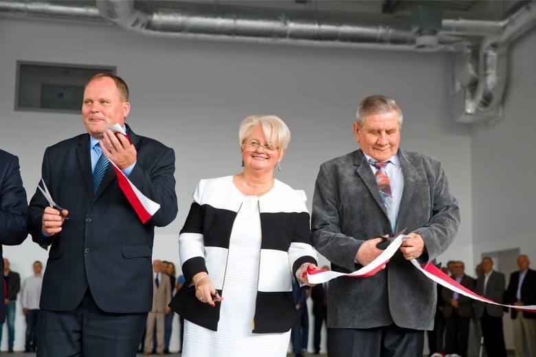 Bogdan Kościuczyk (pierwszy z prawej) na otwarciu hali...