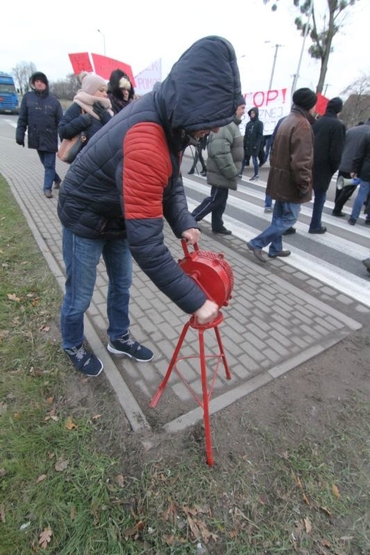 Protest przeciwko budowie fabryki silników Lufthansy pod...