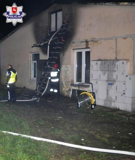 Pożar budynku socjalnego przy ul. Młyńskiej w Kraśniku. Nie żyje jedna osoba