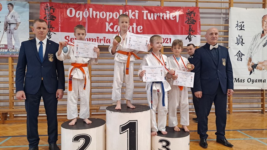 Karatecy Akademii z Szydłowca, zaliczyli dobry występ w Sandomierzu (ZDJĘCIA) 