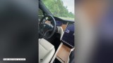 Autostradą na autopilocie. Mężczyzna nagrał przejażdżkę Teslą Model X (video) 