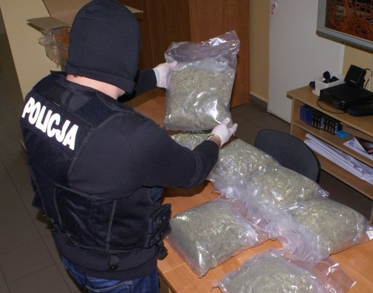 Przewoził 9,5 kg heroiny! Policjanci zatrzymali przemytnika