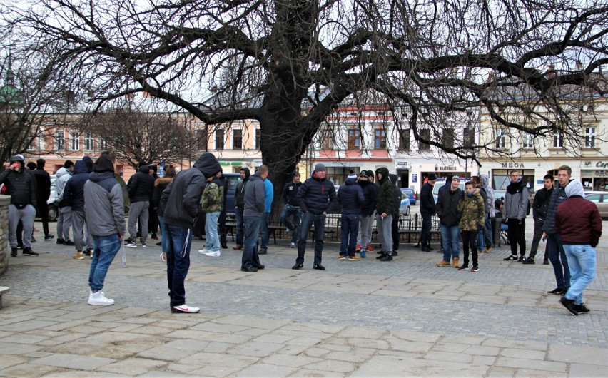 Nowy Sącz. Co dalej z Sandecją? Kibice stawili się na sesji rady miasta [ZDJĘCIA]