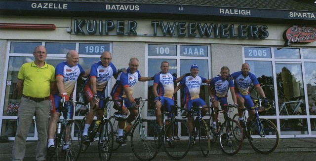 Grupa rowerzystów z Holandii postanowiła przeprowadzić nietypową akcję charytatywną.