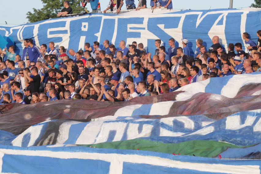 Ruch Chorzów - GKS Katowice 1:0. Tak cieszyli się kibice i piłkarze Niebieskich ZDJĘCIA