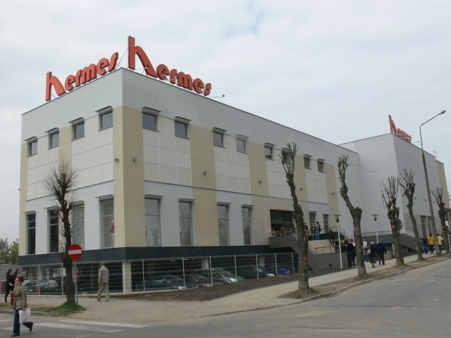 We wtorek w Skarżysku - Kamiennej otwarto rozbudowaną galerię handlową Hermes.