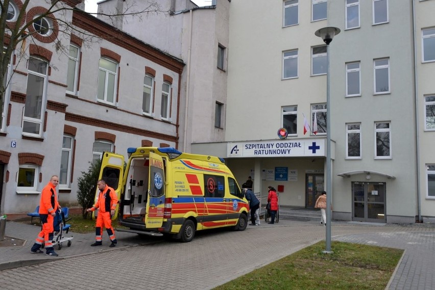 Policjanci eskortowali w Kielcach rodzącą kobietę w zagrożonej ciąży!