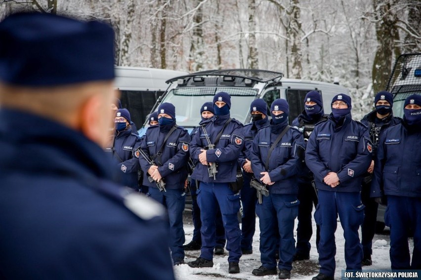 47 policjantów z Oddziału Prewencji Policji w Kielcach...