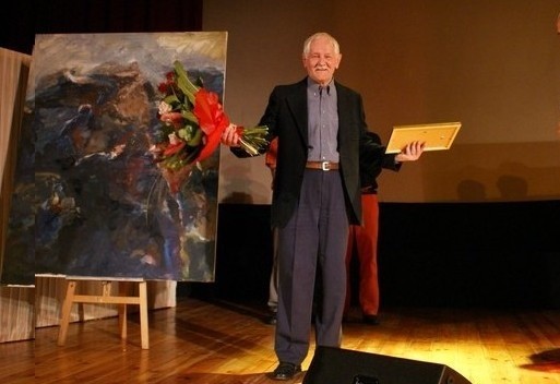 Kazimierz Pomagalski otrzymał brawa i kwiaty.  