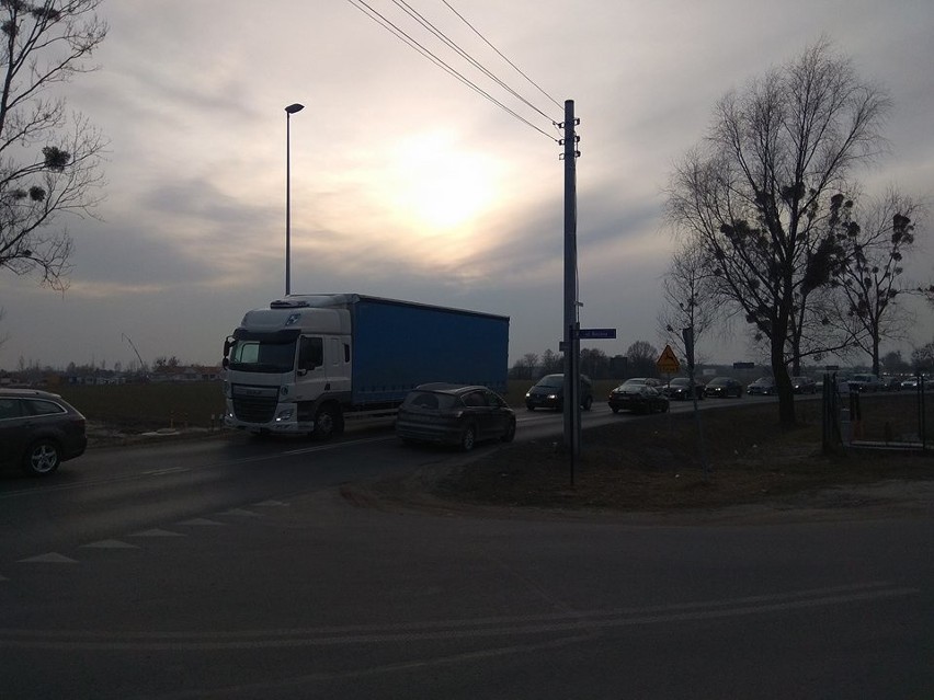 Zakorkowany objazd remontowanej drogi 455 pod Wrocławiem....