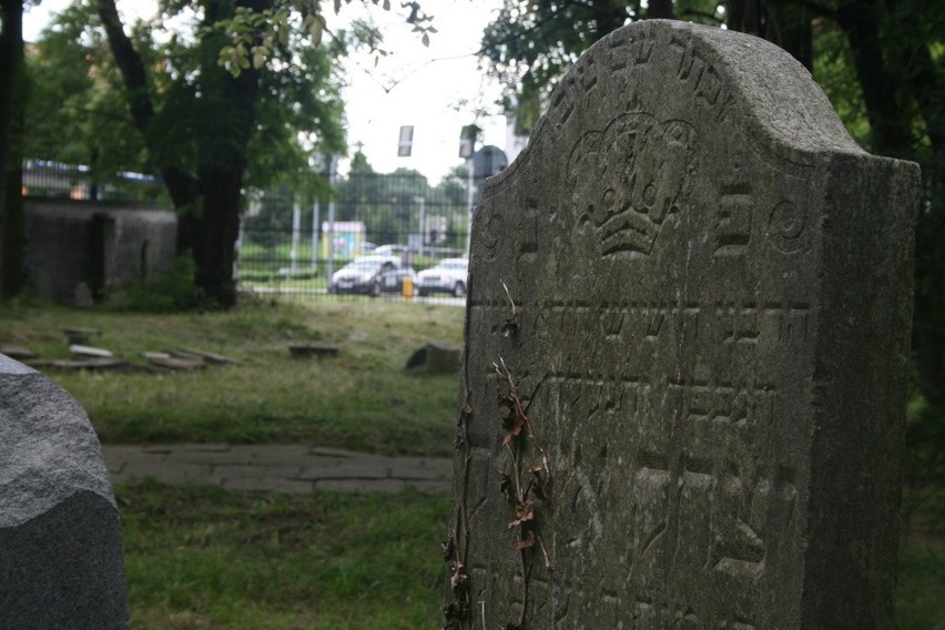 Żydowski cmentarz skrywa tajemnice? Amerykanie szukają śladów podobozu