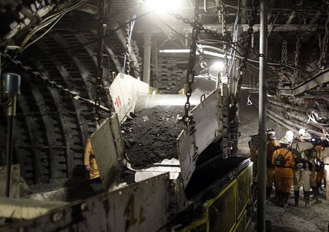 Wypadek górników w KWK Sośnica. Karetki zabrały poszkodowanych do szpitali