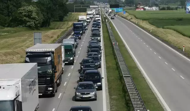 Pożar samochodu na A2: Autostrada na trasie Poznań - Warszawa zablokowana