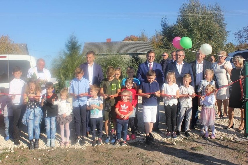 Nowe place zabaw w gminie Mniów. Dzieci mogą już się bawić