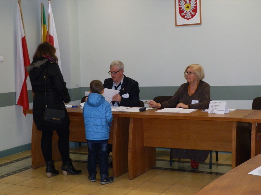 Wybory samorządowe 2018 - II tura. Głosują mieszkańcy Ostrołęki, Ostrowi Mazowieckiej oraz kilku gmin regionu