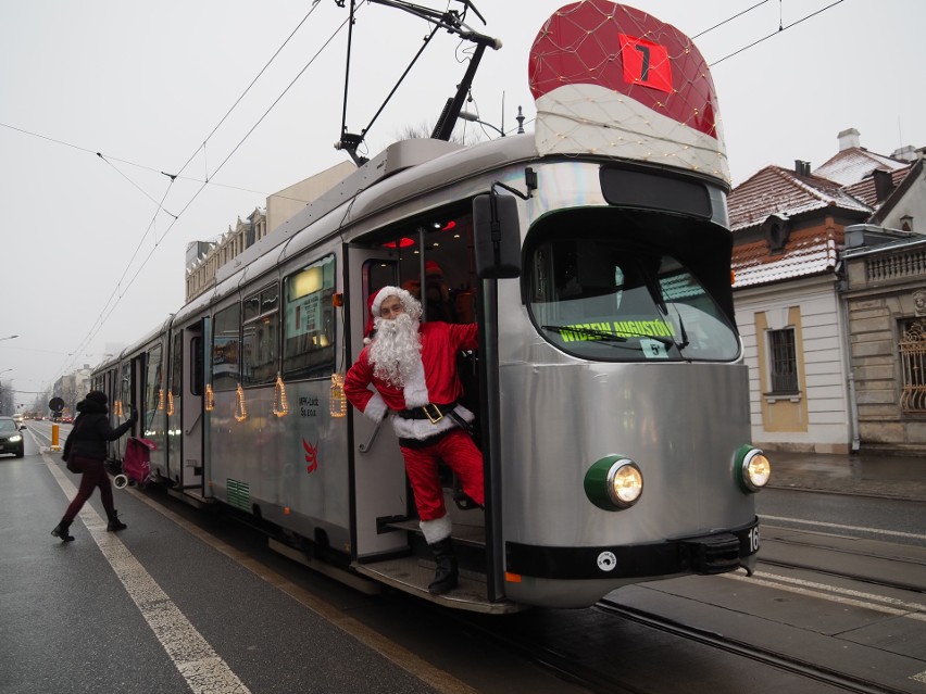 Mikołaj prowadził tramwaj i zapraszał pasażerów