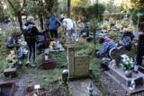 Wielkie porządki przed 1 listopada na cmentarzu w Koszalinie [ZDJĘCIA]