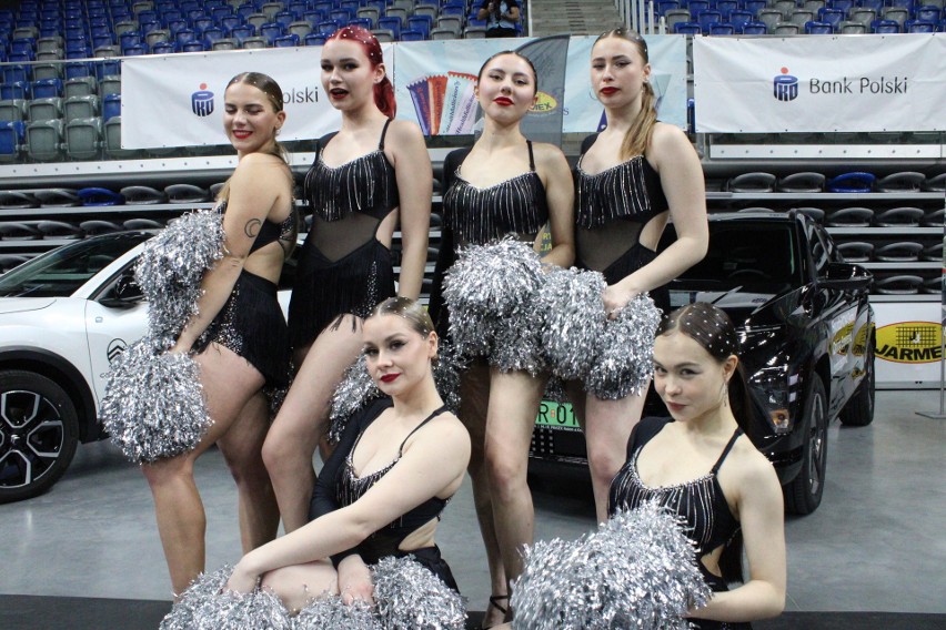 Cheerleaders Vibes Radom zrobiły show na meczu Enea Czarnych ze Ślepskiem Malow Suwałki w PlusLidze. To był ogień! Zobacz zdjęcia