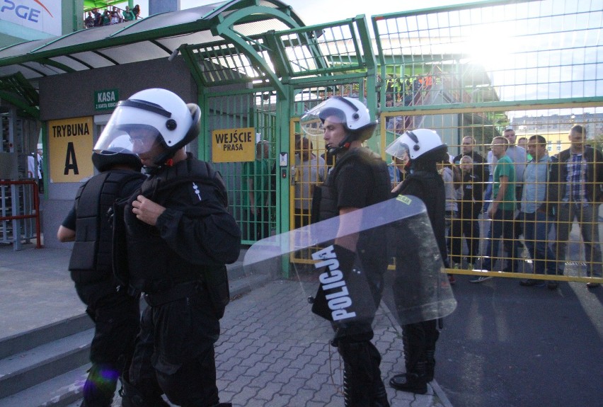 Policja zatrzymała kibiców w Bełchatowie [ZDJĘCIA]