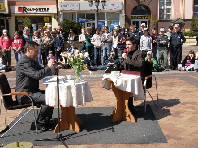 Czytanie pod chmurką ma już w Chojnicach tradycję - zaczęto je od 2008 r.