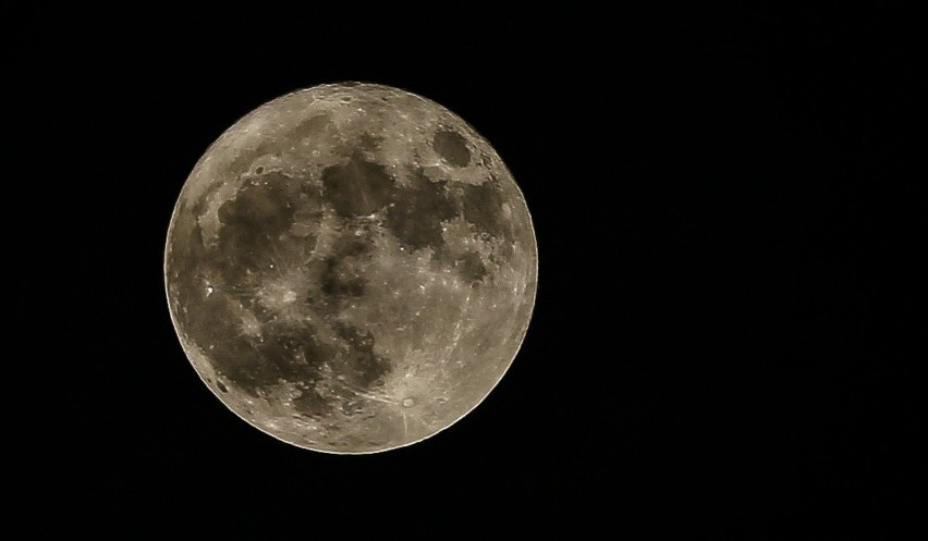 Pełnia Księżyca 2018 w Wielką Sobotę.