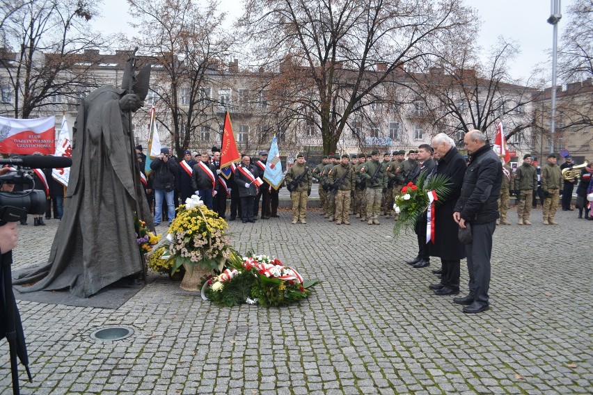 Święto Niepodległości w Częstochowie. Msza święta w Archikatedrze i marsz aleją NMP [ZDJĘCIA]