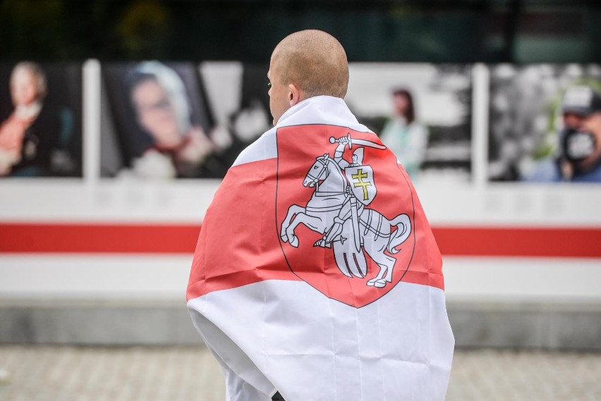 „Żywie Białaruś! Niech żyje Białoruś!”. Wernisaż wystawy w Europejskim Centrum Solidarności w Gdańsku