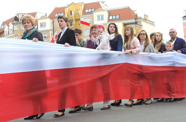 Bardzo wielu grudziądzan z szacunkiem  traktuje flagę biało-czerwoną.