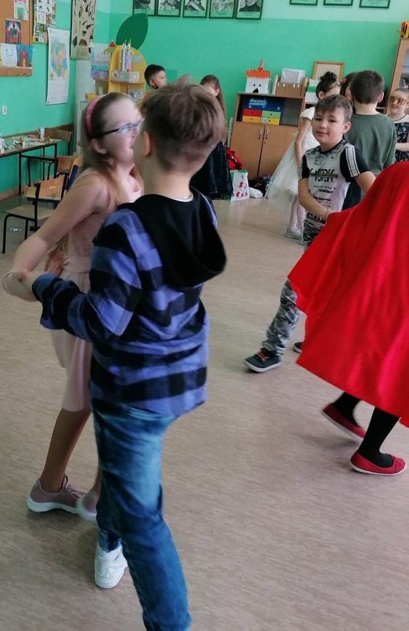Karnawałowy bal w Szkole Podstawowej w Miedzierzy. Zobacz zdjęcia